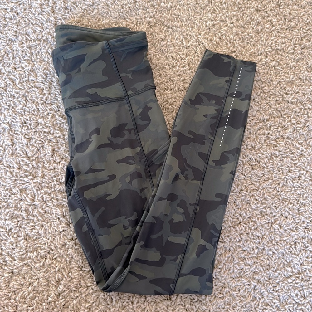 Lululemon Green Camo  Fast and Free 25” Leggings